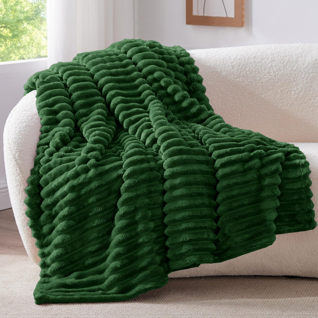 BEDELITE Kuscheldecke Flauschig Decke Klein - weiche Flanell Decken Grün 125x150 für Sofa, Deko Stre