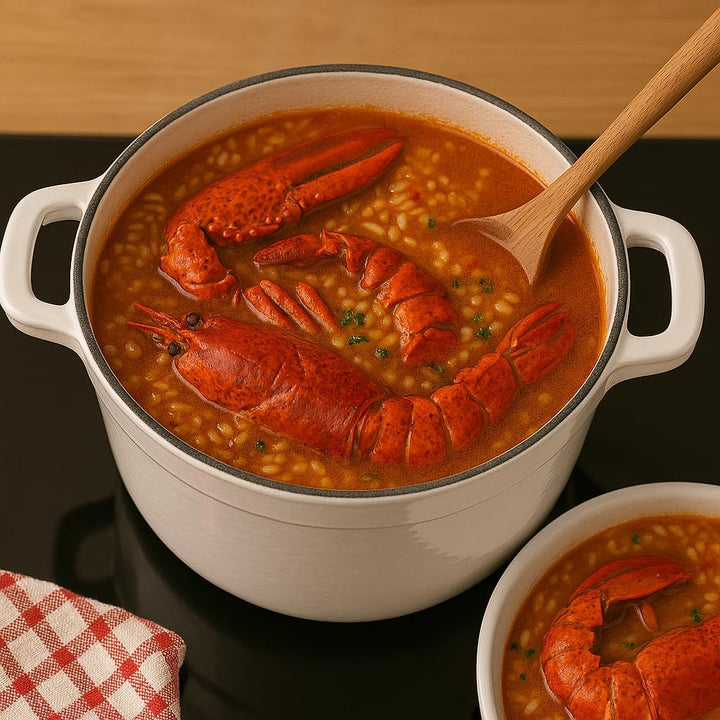 Runder Kochtopf aus Gusseisen mit glasierter Keramikbeschichtung, Cocotte mit Deckel. Gourmet Tools