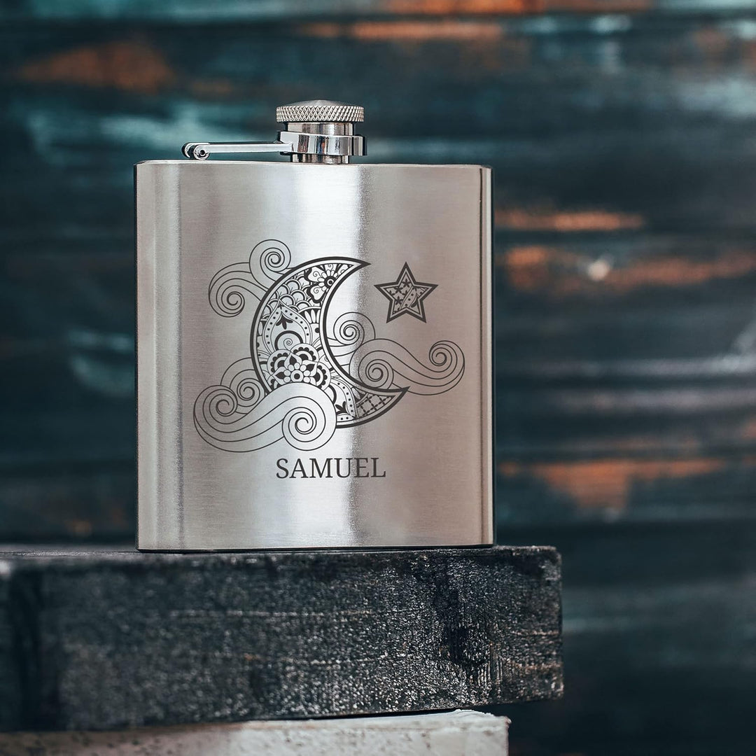 personalisierbarer Flachmann aus Edelstahl mit Name – Mond Zentangle – Taschenflasche mit Wunschgrav