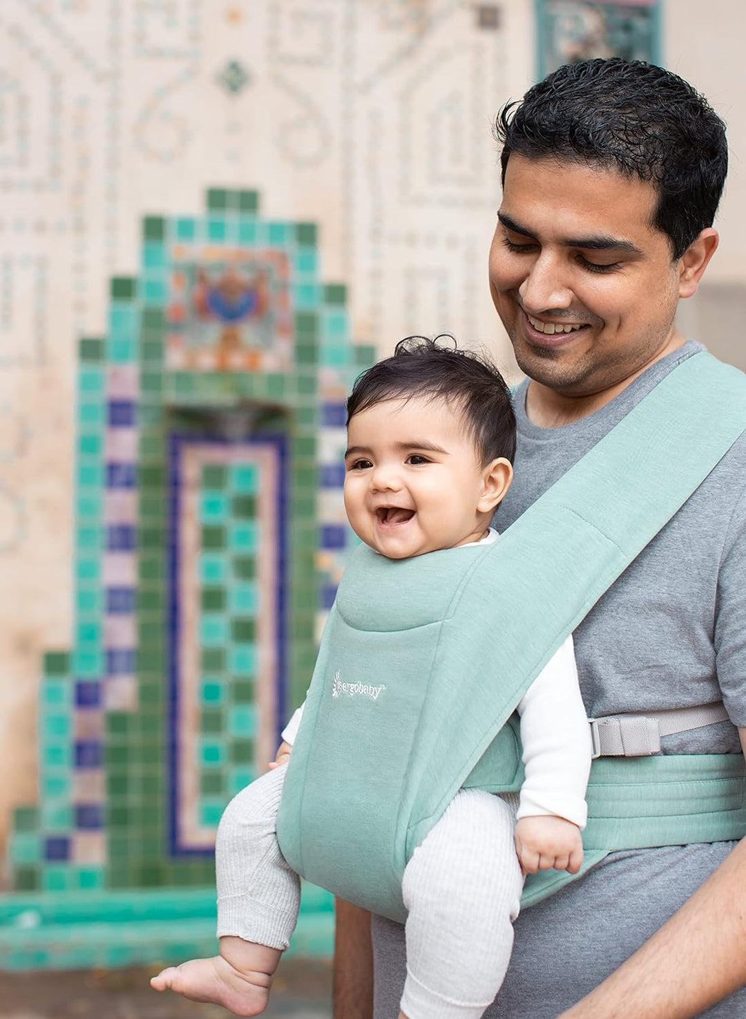 Ergobaby Embrace Babytrage für Neugeborene ab Geburt Extra Weich, 2-Positionen Bauchtrage Baby-Trage