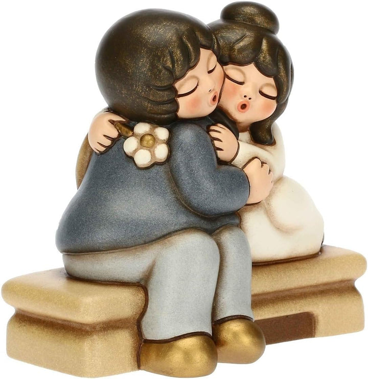 THUN, Gastgeschenk für Hochzeit mit Paar Bräutigam in Einer Umarmung, Keramik, handverziert, grosse