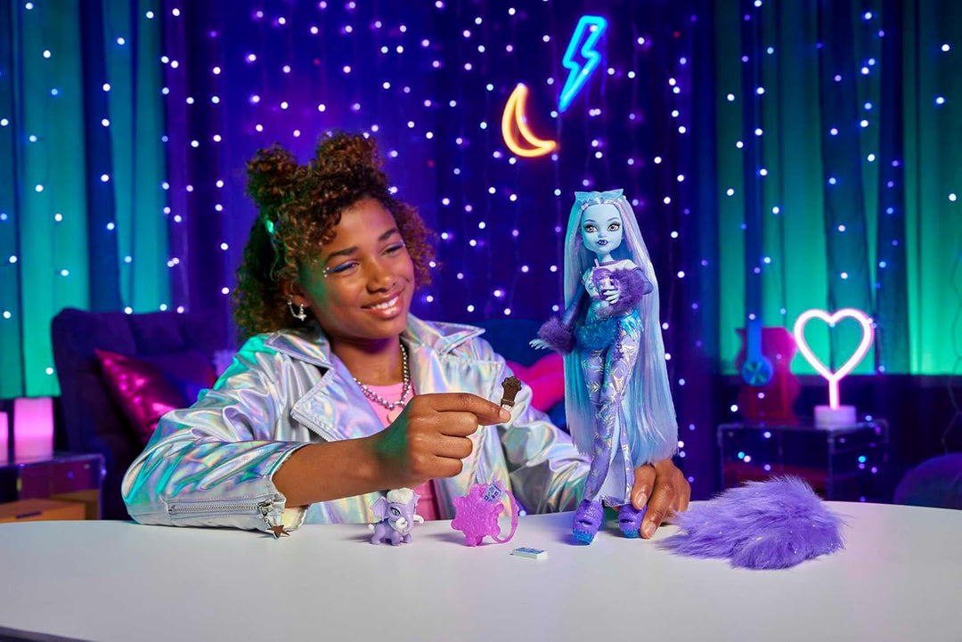 Monster High Abbey Bominable Yeti mit Mammut-Haustier und Accessoires - Spuktastischer Schneeflocken