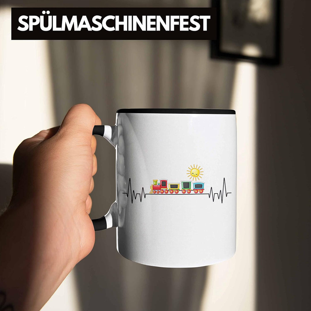 Trendation - Zug Züge Herzschlag Tasse Geschenk für Eisenbahner Zugführer Hobby Geschenkidee (Schwar