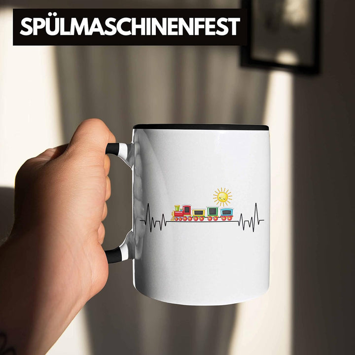 Trendation - Zug Züge Herzschlag Tasse Geschenk für Eisenbahner Zugführer Hobby Geschenkidee (Schwar