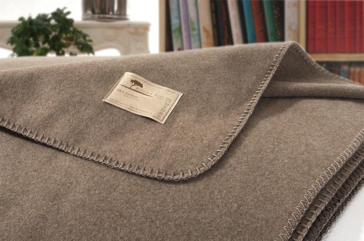 Wohnen &amp; Accessoires GmbH &amp; Co. KG Kaschmirdecke, Wolldecke aus 100% Kaschmir Amalfi grau-braun 150x