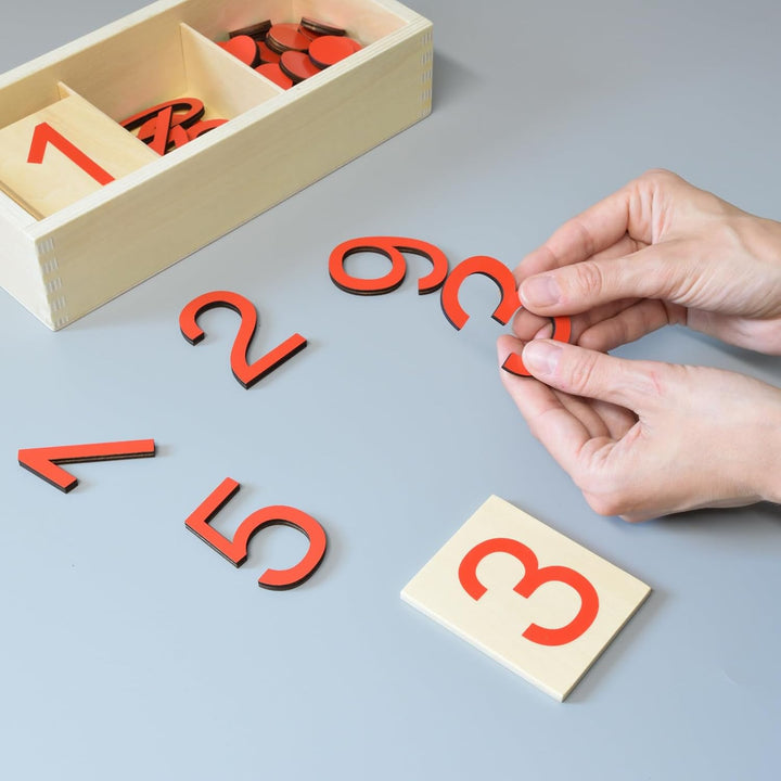 Ziffern und Chips - das Montessori Material zum Zahlenraum bis 10 Lernen
