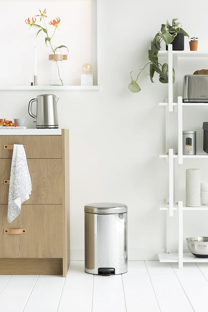 Brabantia 113987 Treteimer mit Inneneimer aus Kunststoff, stahl, Brilliant Steel, 20 Liter Brilliant