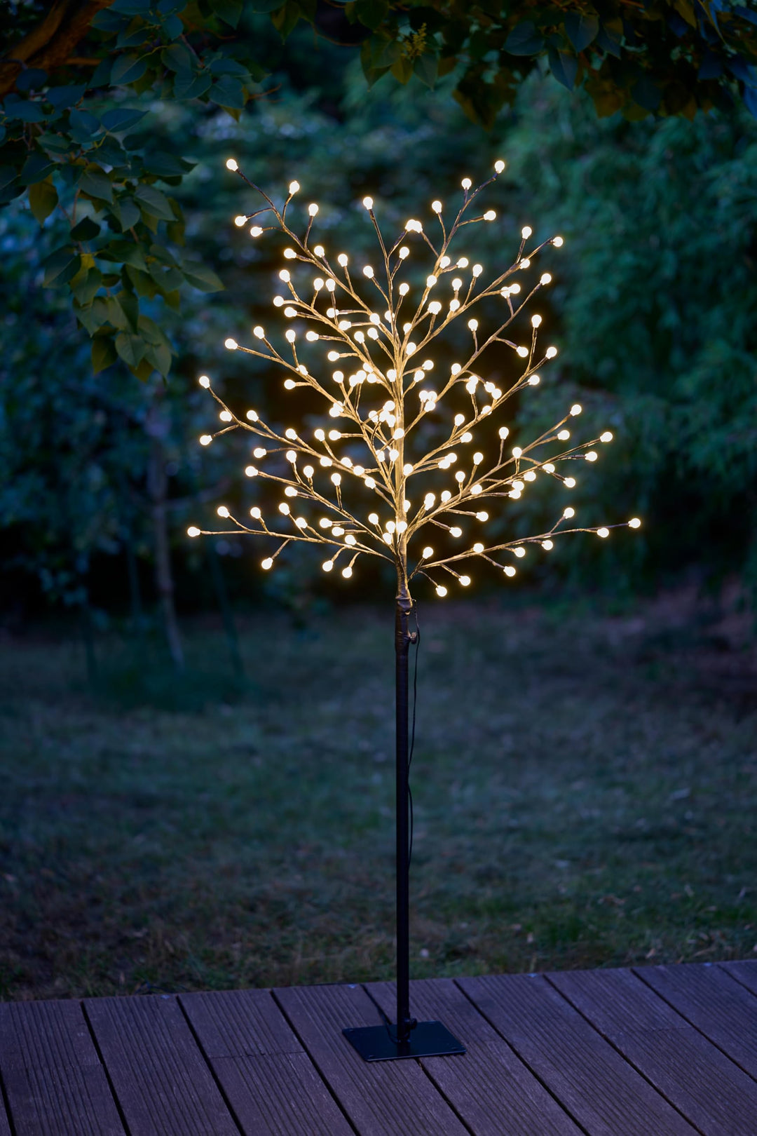 Northpoint Dekorativer LED Baum mit 150 warmweissen LEDs Höhe 150 cm mit Timer 6 Stunden An 18 Stund