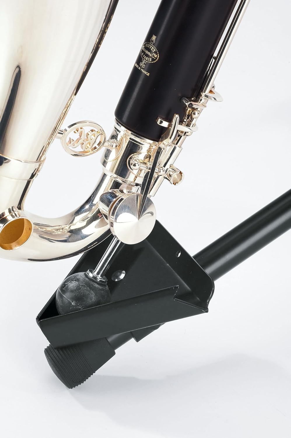 K&M 15060 Bassklarinettenständer Schwarz Stahl - variable Breite, grosse Auflageschale - Höhe bis 12