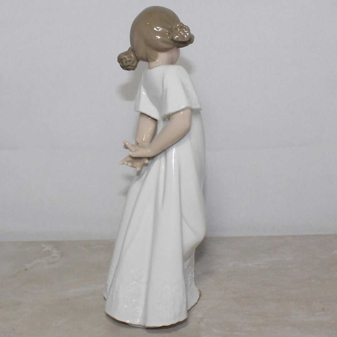 NAO 02001109 So Shy Figure Ornament