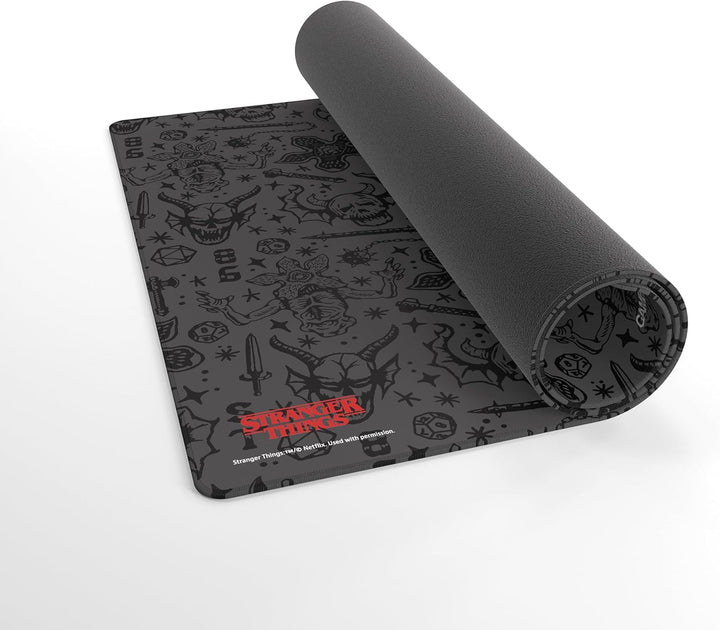 Gamegenic, Stranger Things – Hellfire Club Prime Playmat, Abmessung: 61 x 35 cm, 2 mm dick