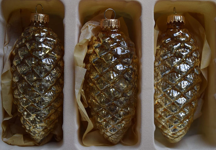 Dekohelden24 Lauschaer Christbaumschmuck - 9er Set, Zapfen - Eicheln - Walnüsse, 8 cm in Gold mit go