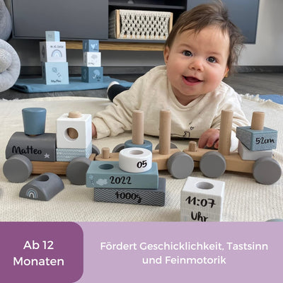 KIDSLINO Holz Eisenbahn blau - personalisierbar, zur Geburt Jungen, Handmade Holzspielzeug mit Steck