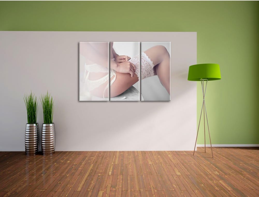 Pixxprint Schöne sexy Dame im eleganten weissen Höschen und Strümpfe B&W Detail 3-Teiler Leinwandbil