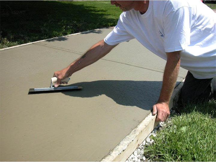 Glättkelle - Gebogener Holzgriff, Goldstahl, 406x102 mm