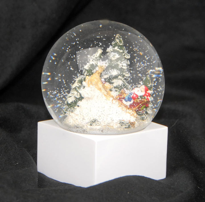 Minium Collection 20112 Schneekugel Weihnacht Santa im Schlitten Winter auf Sockel weiss eck, Pure-L