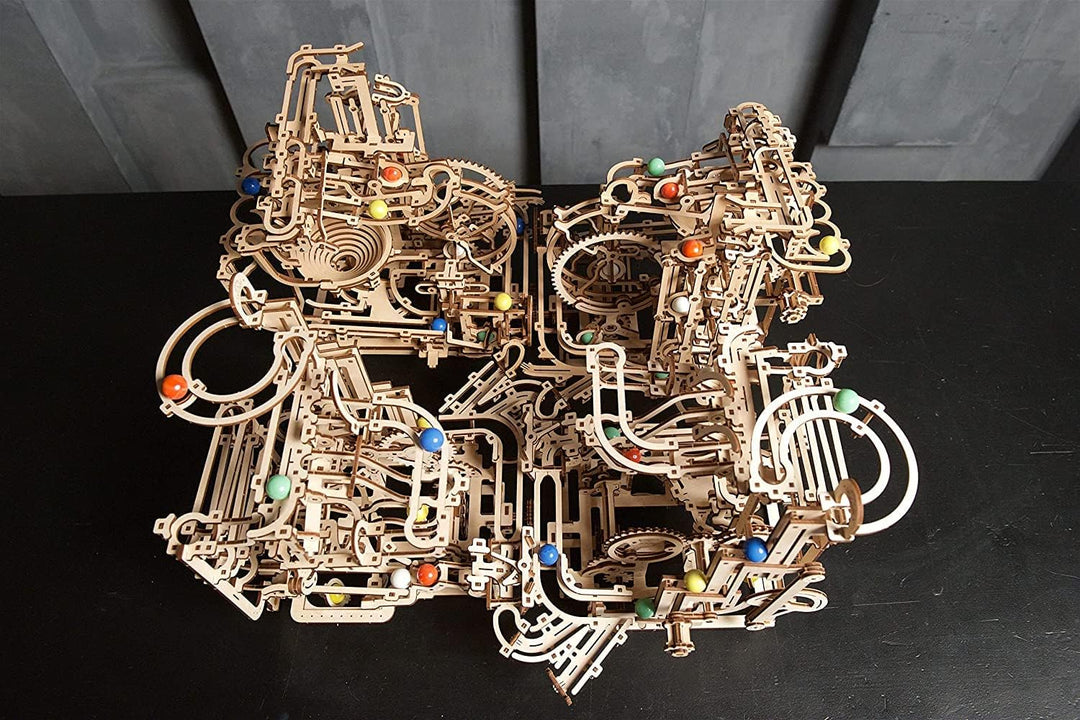 UGEARS DIY-Mechanische Holzkugelbahn - Marble Run 3D Holzpuzzle für Erwachsene - Holzmurmelbahn mit