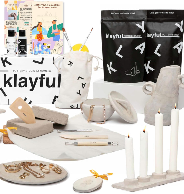KLAYFUL Ton Töpferset für Anfänger für zu Hause - Lufttrocknend. Das Kit enthält: 3 kg weissen Ton,