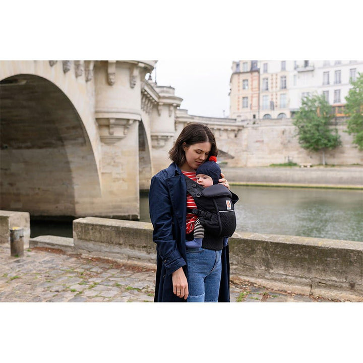 Ergobaby Adapt Babytrage für Neugeborene ab Geburt, 3-Positionen SoftFlex Mesh Ergonomische Babybauc