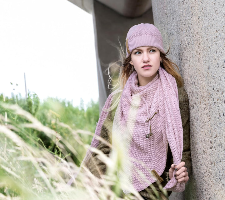 KNIT FACTORY - Dreiecksschal Coco - Damen Strickschal mit Wolle - Umschlagtuch für den Herbst und Wi
