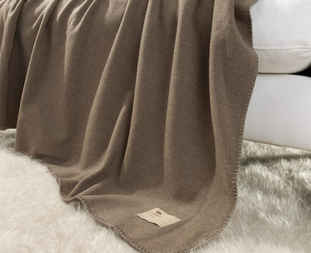 Wohnen &amp; Accessoires GmbH &amp; Co. KG Kaschmirdecke, Wolldecke aus 100% Kaschmir Amalfi grau-braun 150x