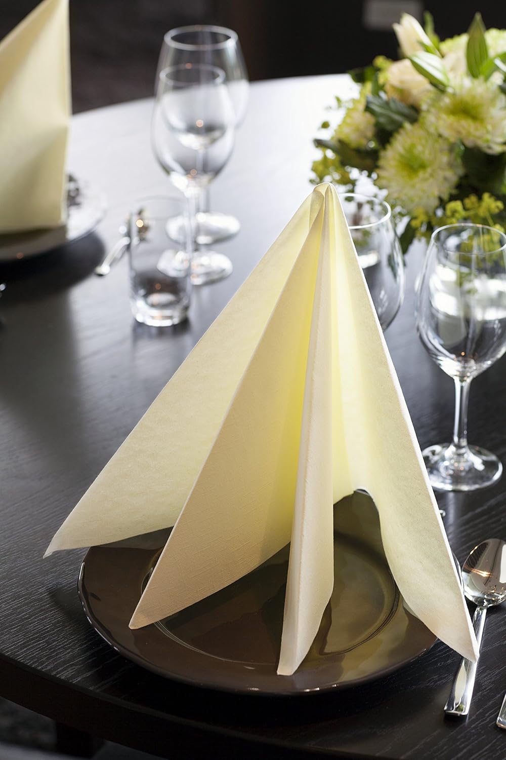 Tork 478728 Linstyle Premium Dinnerservietten Grau / Servietten stoffähnlich und saugfähig / 1-lagig