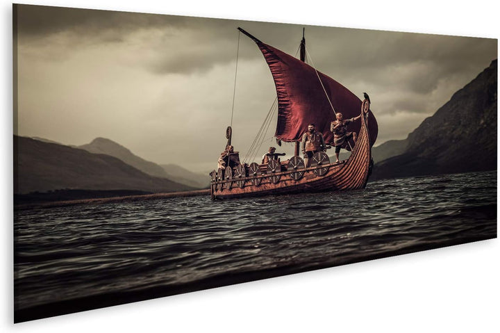 islandburner Bild auf Leinwand Gruppe Von Wikingern Auf Dem Meer Auf Drakkar Mit Bergen Im Hintergru