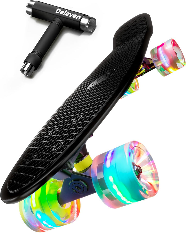 Deleven Skateboard mit LED Rollen, Skate Tool und ABEC 7 Lager - Kinder Erwachsene Anfänger - 56 cm,