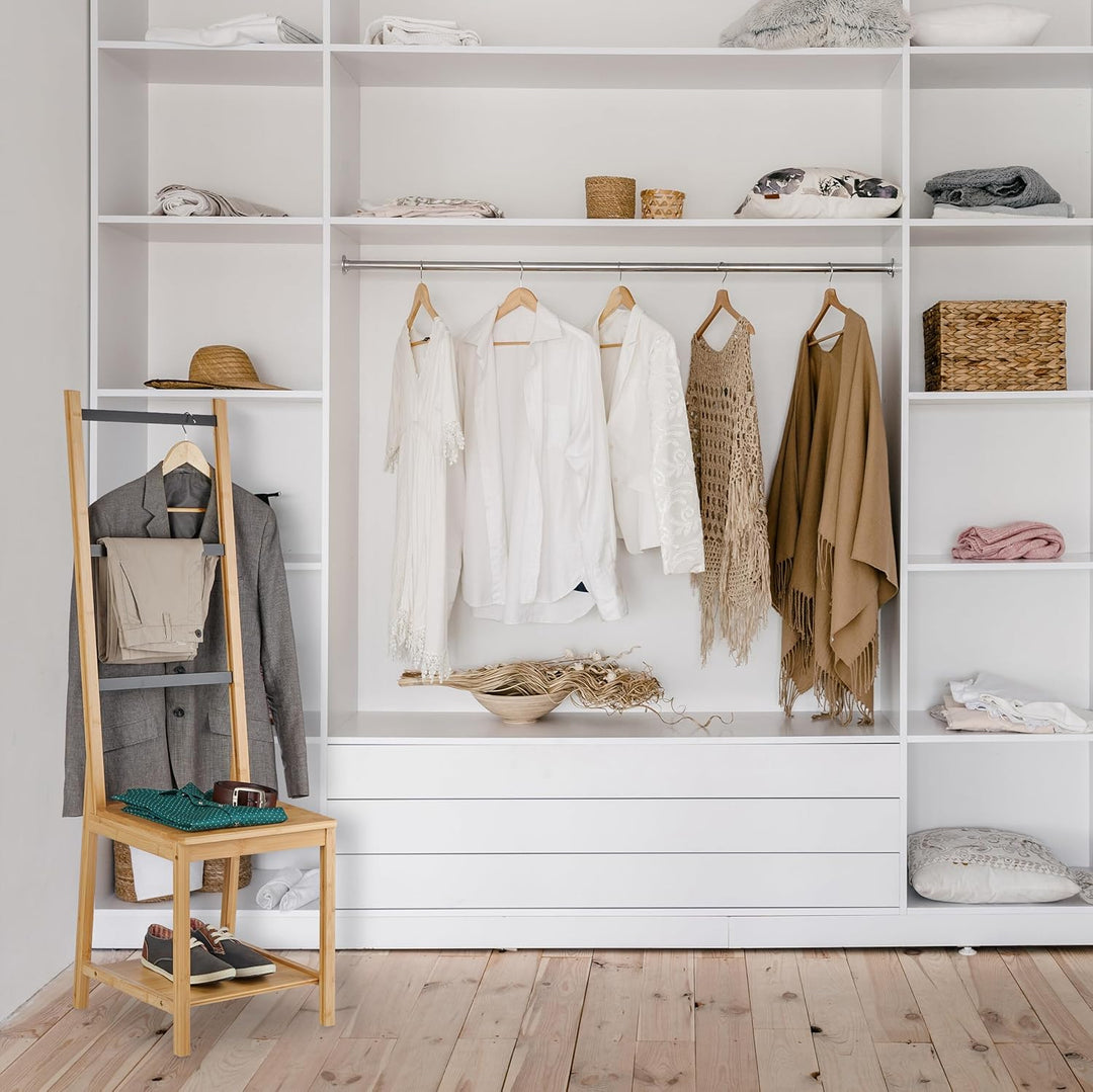 Relaxdays Herrendiener mit Ablage, Bambus, HBT: 133x40x42 cm, Kleiderstuhl Schlafzimmer, Handtuchstä