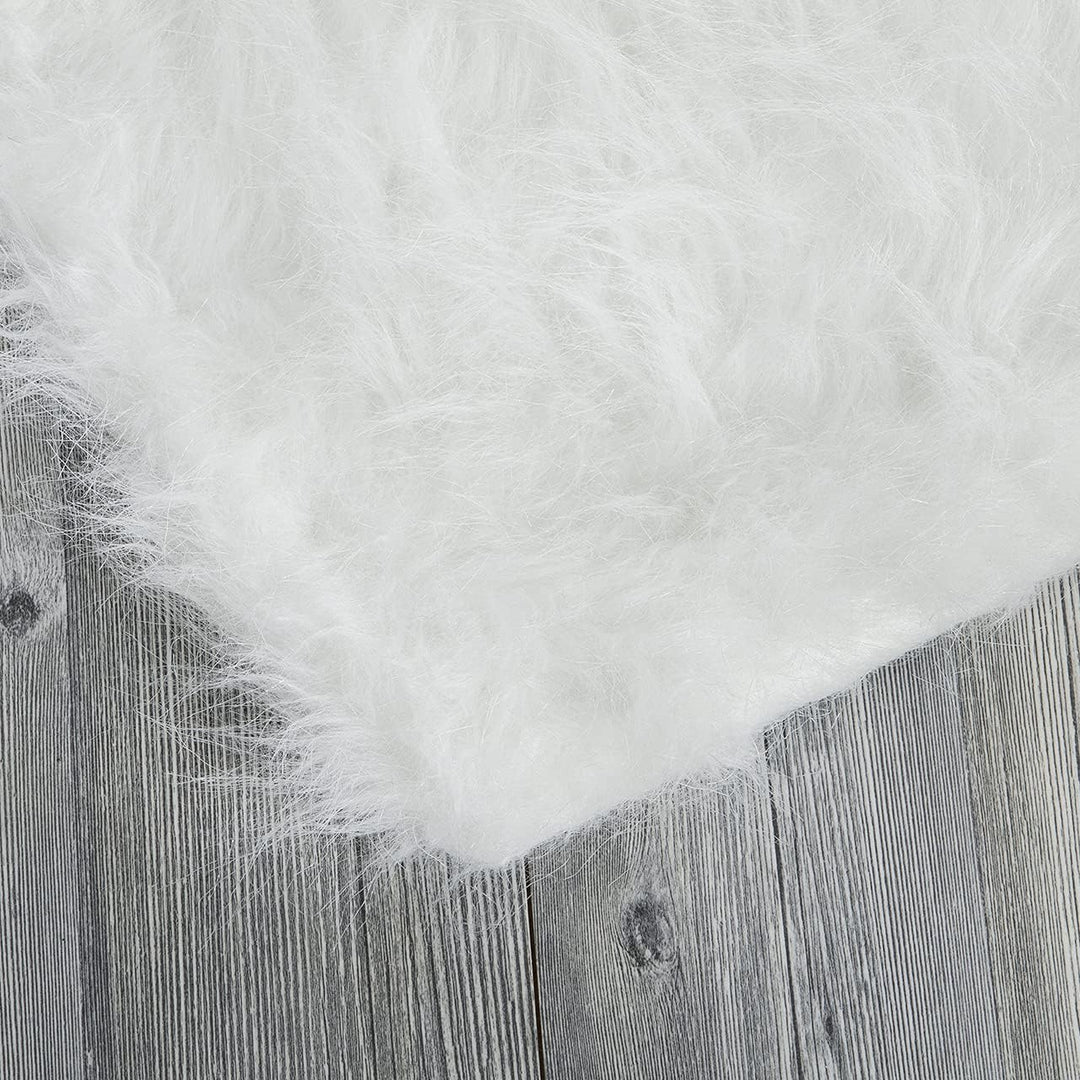 CanadianCat Company | Plüschmatte - Fensterliege | weiss | ca. 115 cm x 25 cm - Katzen Kuschelmatte