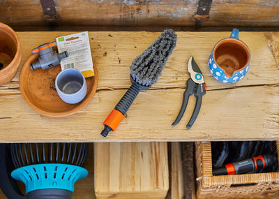 Gardena Cleansystem Grundausstattung S soft: Reinigungsbürste, Reinigungssticks und Anschlussarmatur