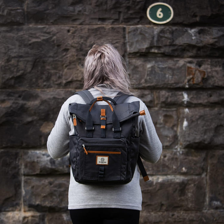 SEVENTEEN LONDON – Moderner und stilvoller ‘Canary Wharf’ Rucksack mit einem klassischen gefalteten