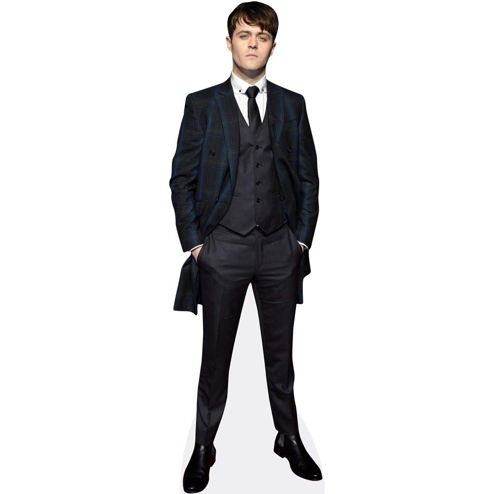 Joey Batey (Coat) Pappaufsteller lebensgross, Pappaufsteller Lebensgross