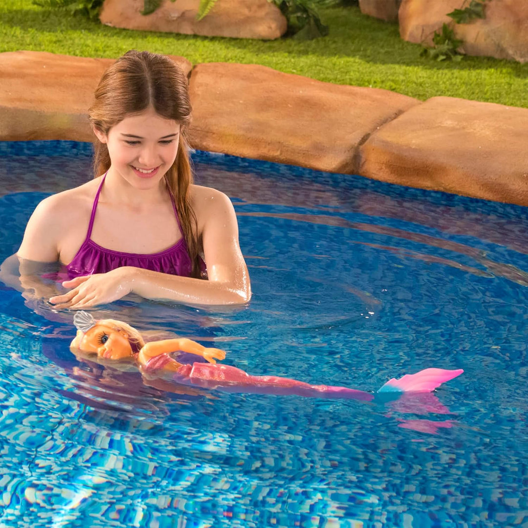 Nancy - Puppe mit beweglichem Meerjungfrauenschwanz, Haar mit Dochten und Zubehör, Wasserspielzeug,