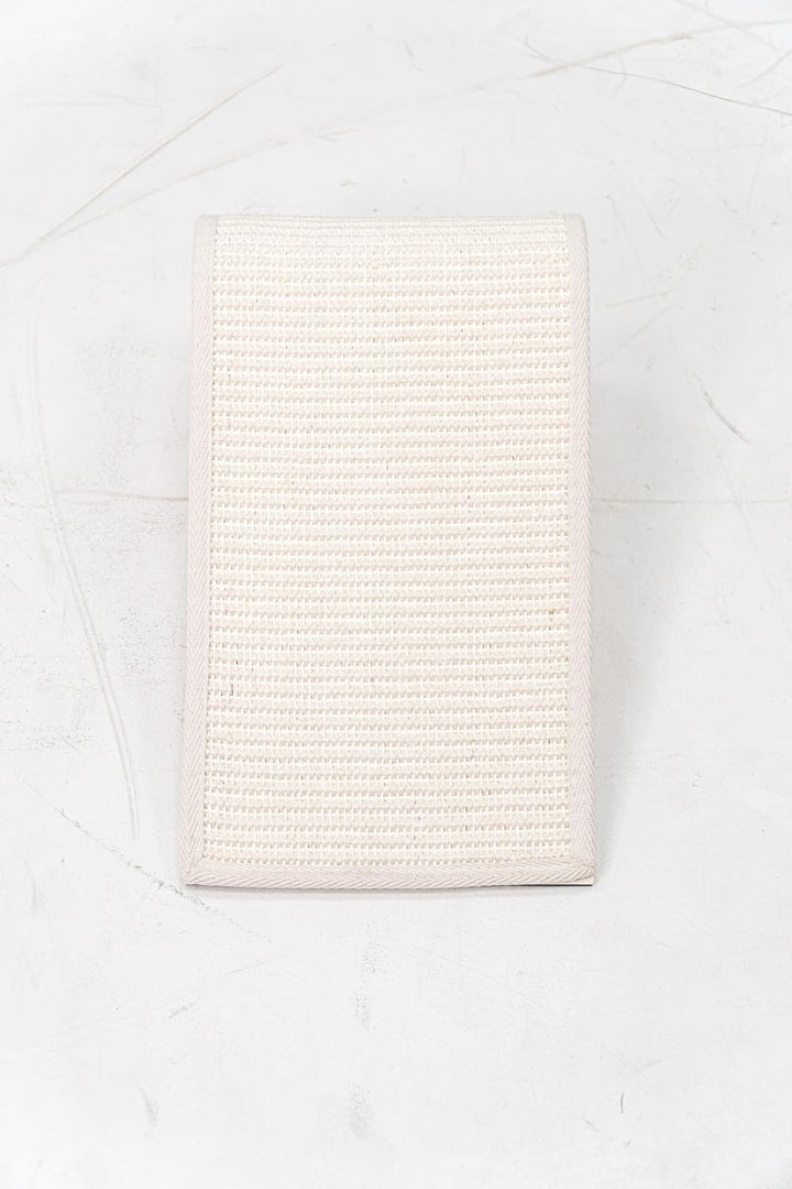 Petrebels Design Kratzbrett aus Holz mit Natur-Sisalteppich, Archie 38 x 23 x 17 cm, Farbe Beige/Cre