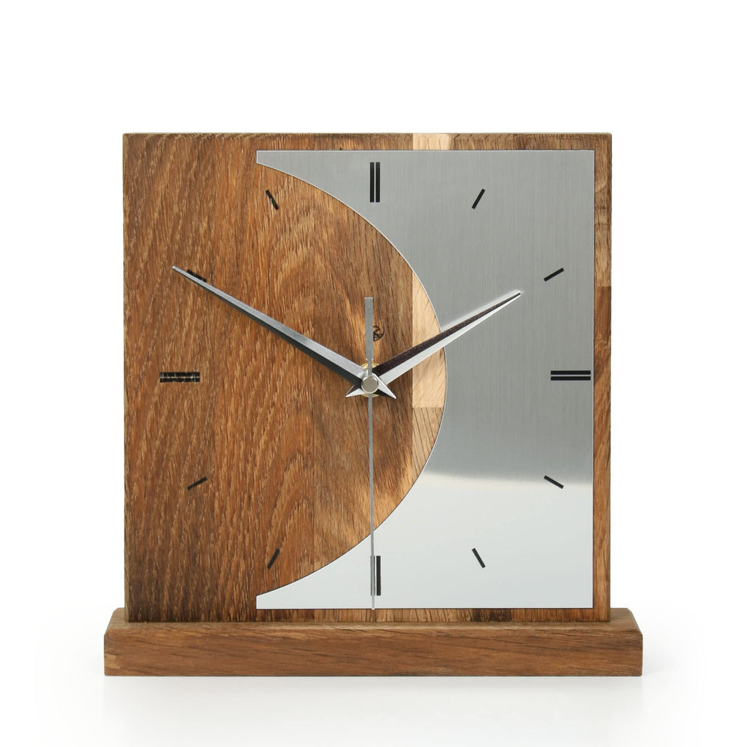 Kreative Feder Designer-STANDUHR „Silvermoon“ aus Eichenholz – analoge TISCHUHR ohne Tickgeräusche (