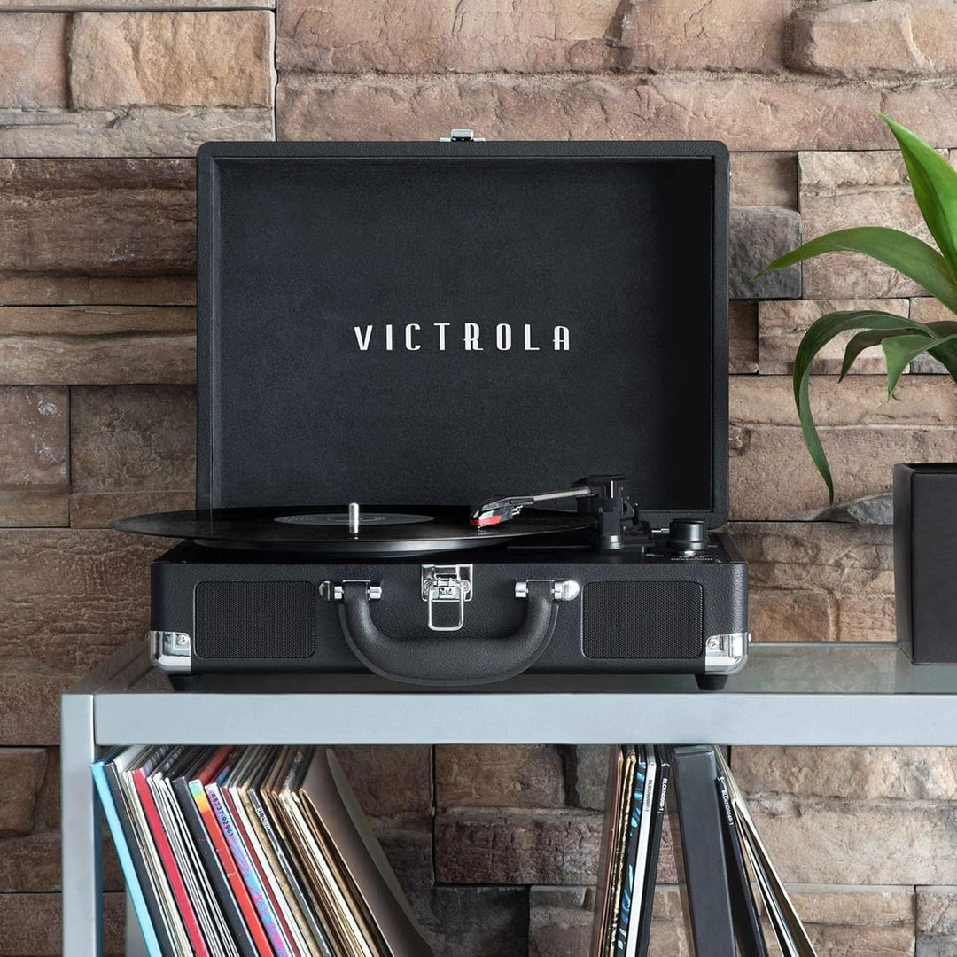 Victrola Journey Bluetooth Kofferplattenspieler mit DREI Abspielgeschwindigkeiten | Schwarz | VSC-55