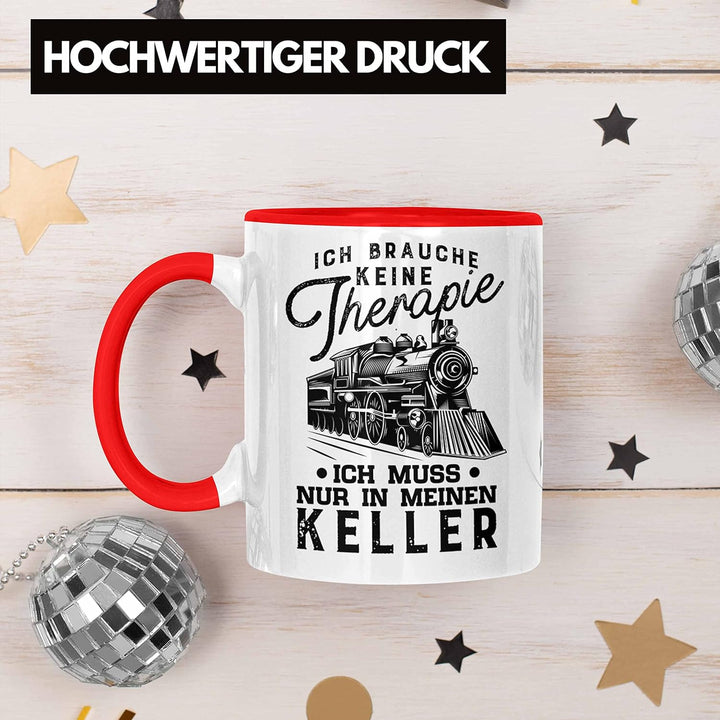 Trendation - Modelleisenbahn Tasse Geschenk für Eisenbahner Spruch Ich Muss In Meinen Keller (Rot),