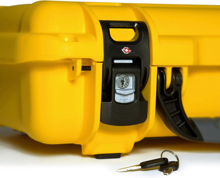 Nanuk 923 Wasserdichter Hartschalenkoffer Mit Laptop-Kit, mit Riemen (TSA-Verschlüsse) - Gelb Mit La