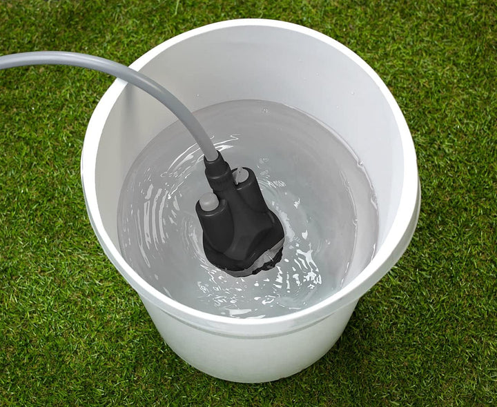 Semptec Urban Survival Technology Campingdusche: Akku-Camping-Dusche mit Tauchpumpe, Saugnapf, Haken
