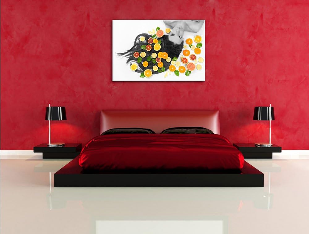 Pixxprint Hübsche Frau mit Obstscheiben Schwarz/Weiss, Format: 100x70 auf Leinwand, XXL riesige Bild