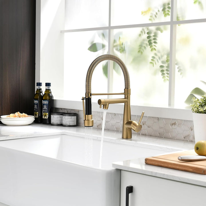 TIMACO Wasserhahn Küche Gebürstetes Gold mit Schloss Brause Ausziehbar - 360° Schwenkbare- Pull-Down