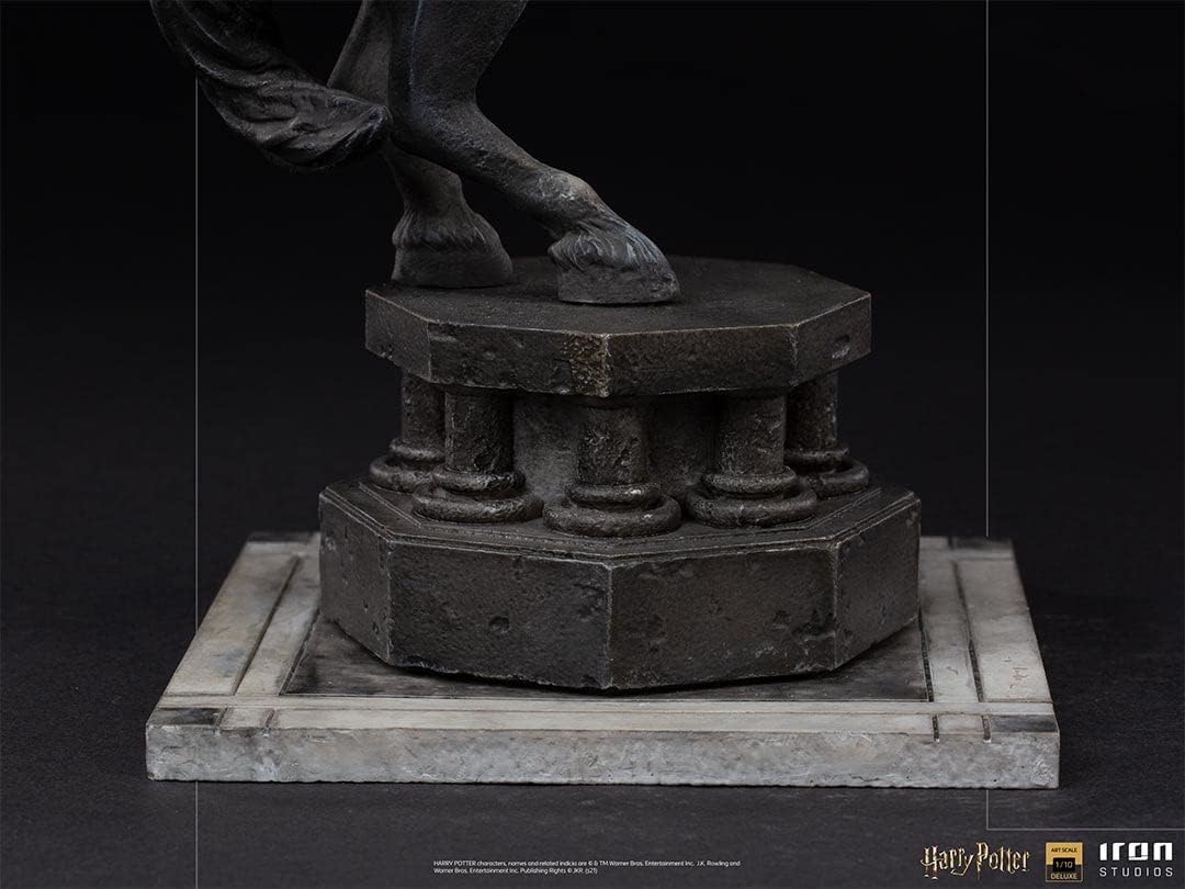 Iron Studios Deluxe: Harry Potter - Ron Weasley at The Wizard Chess Art Scale Statue (1/10) (WBHPM40