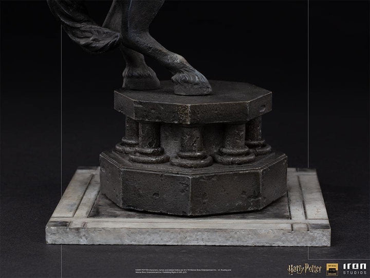 Iron Studios Deluxe: Harry Potter - Ron Weasley at The Wizard Chess Art Scale Statue (1/10) (WBHPM40