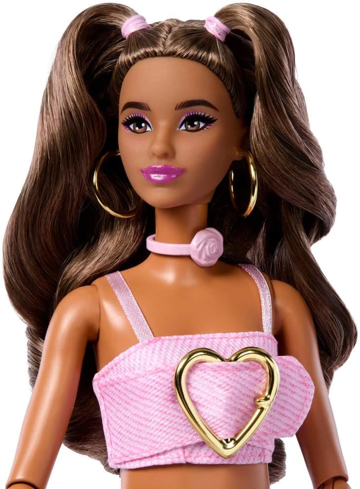 Barbie Deluxe Style-Puppe Nr. 12 in rosa bauchfreiem Denim-Oberteil mit passenden ausgestellten Jean