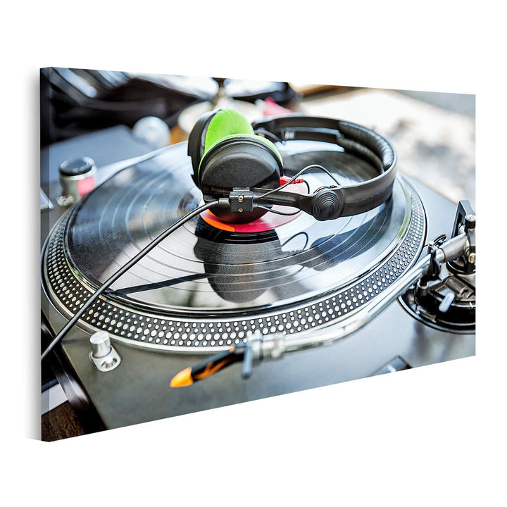 islandburner Bild auf Leinwand Dj Mixer Und Vinyl Player Mit Kopfhörern Im Club Bilder Wandbilder Po