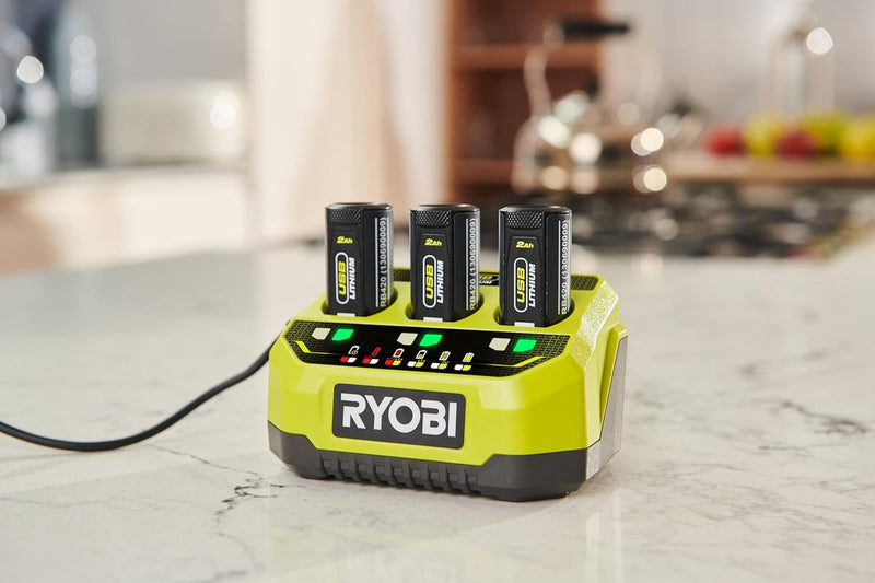 RYOBI 4 V USB-LITHIUM 3er Akku-Ladegerät RC43P, Sequenzielles Ladegerät mit bis zu drei Akku Steckpo