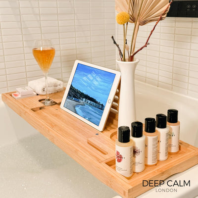 Deep Calm Badewannenablage - Verstellbares Bambus-Badewannenbrett - rutschfeste Badewannenablage Pas