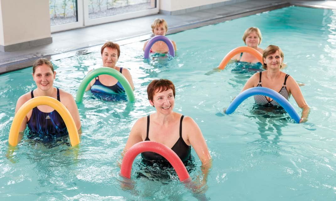 Schwimmnudel Poolnudel 2er Set 160 cm Noodle | 9 Farben zur Auswahl Blau,Gelb,Grün,Rosa,Rot, Blau,Ge