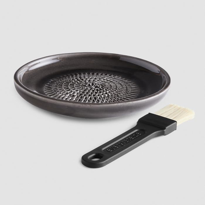 evergrate Geniales Duo: Tellerreibe + Dipschale Motiv Anthrazit mit 2 Küchenpinsel und 2 Rezepthefte